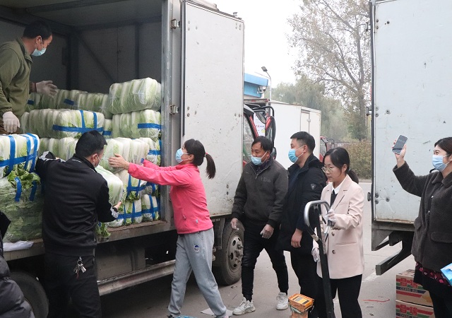 博业体育(中国)“搬白菜大赛”现场——带劲！
